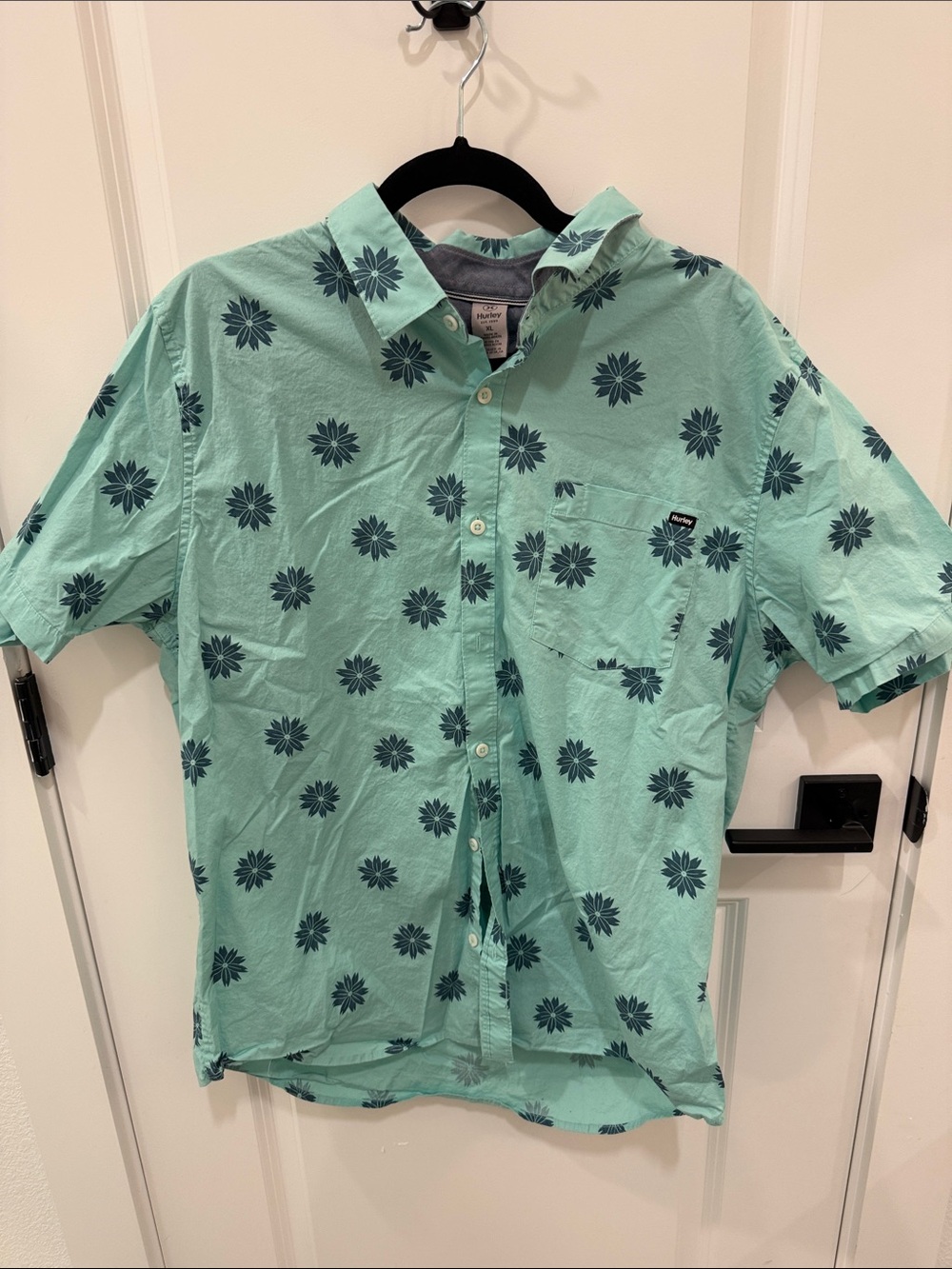 Hurley Mint Green Short Sleeve Button-Down Shirt with Navy Floral Pattern